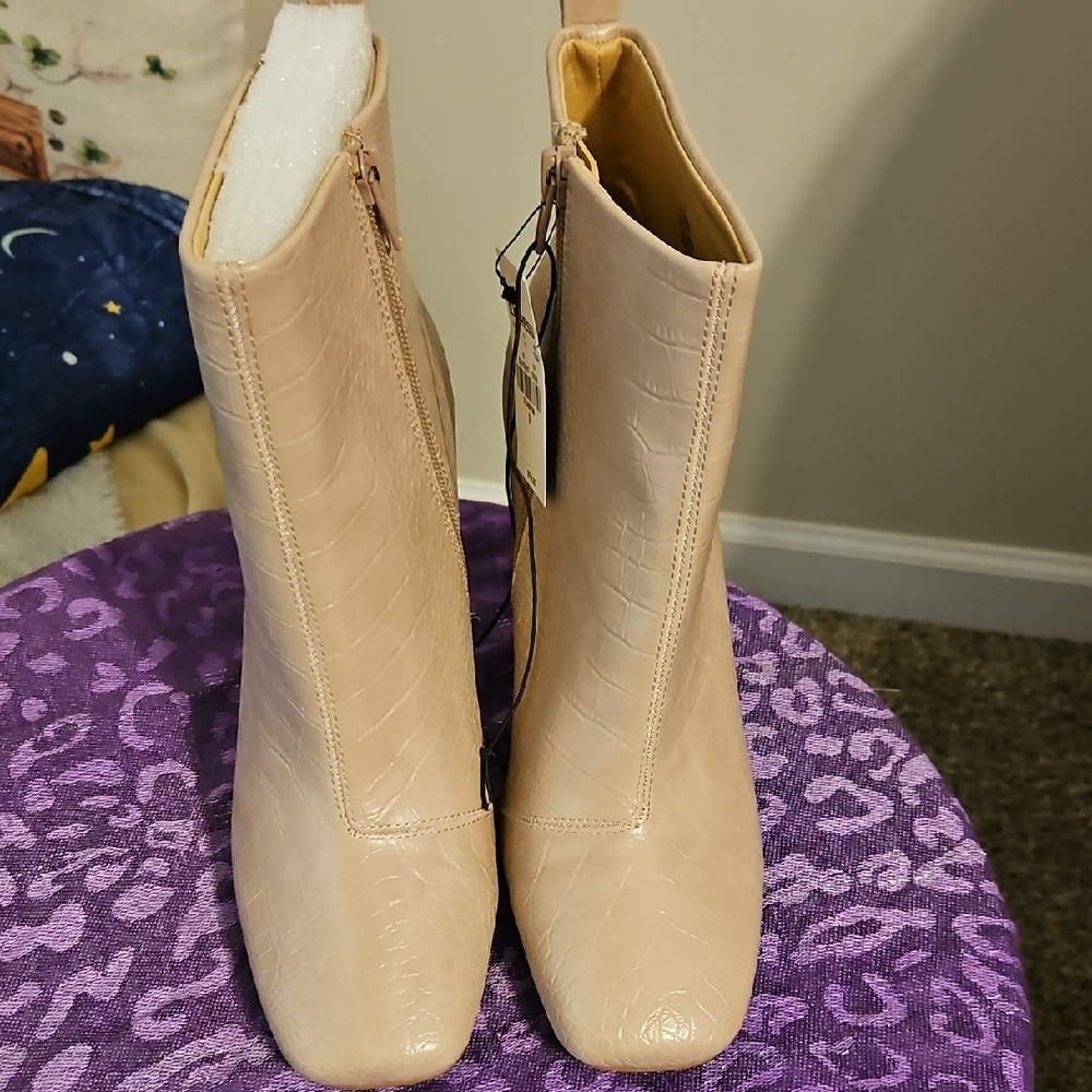 Elegant Beige Ankle Boots